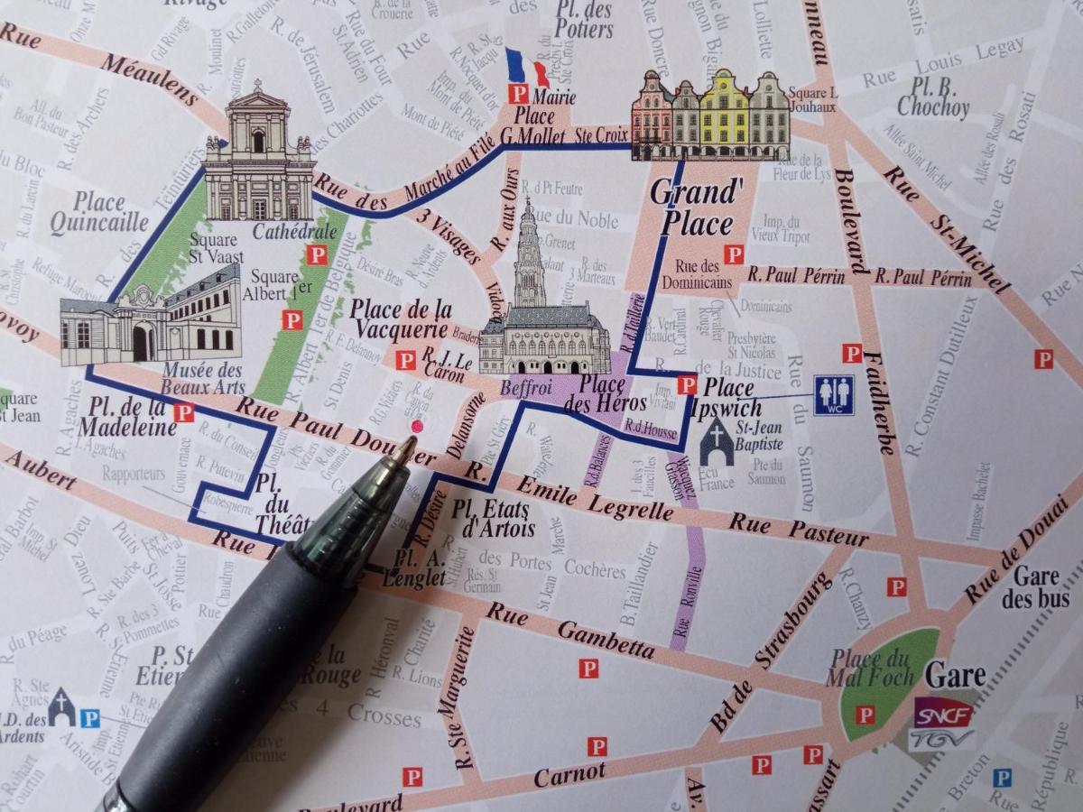 Au Pied Du Beffroi Apartment Arras Ngoại thất bức ảnh